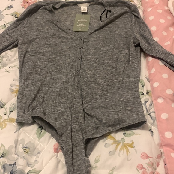 H&M bodysuit - Picture 2 of 2